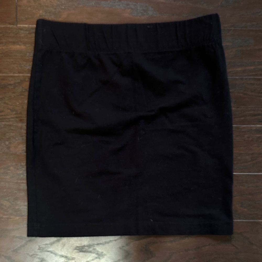 3/$12 ✨ Black mini skirt